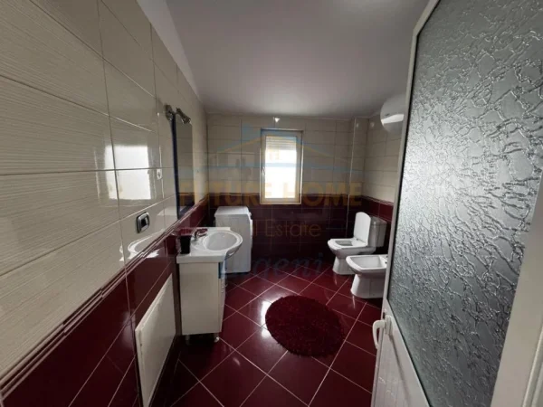 Shqiperi, jepet me qera apartament 2+1+Ballkon Kati 5, 105 m² 750 € (Liqeni i Thate)