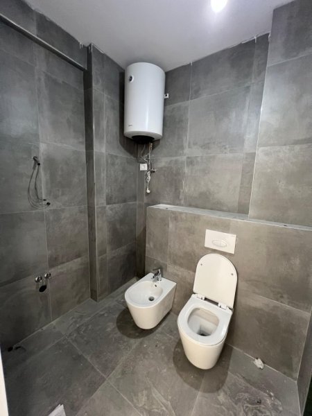 Tirane, shitet apartament 1+1+Ballkon Kati 3, 59 m² 76.000 € (Univers City)