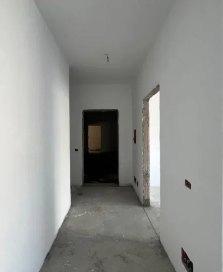 Tirane, shitet apartament 2+1+Ballkon Kati 5, 120 m² 340.000 € (Komuna e Parisit)