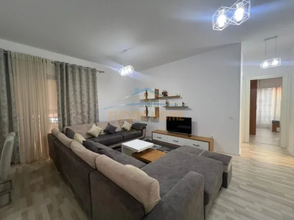 Tirane, jepet me qera apartament 2+1+Ballkon Kati 8, 122 m² 1.200 € (Rruga e Kavajes)