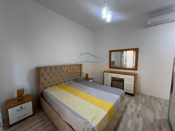 Tirane, jepet me qera apartament 2+1+Ballkon Kati 8, 122 m² 1.200 € (Rruga e Kavajes)