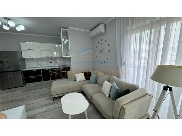 Tirane, jepet me qera apartament 2+1+Ballkon Kati 7, 96 m² 550 € (Unaza e Re)