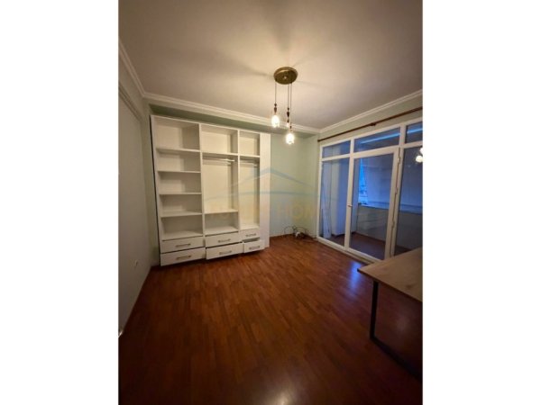 Tirane, jepet me qera apartament Kati 9, 93 m² 800 € 