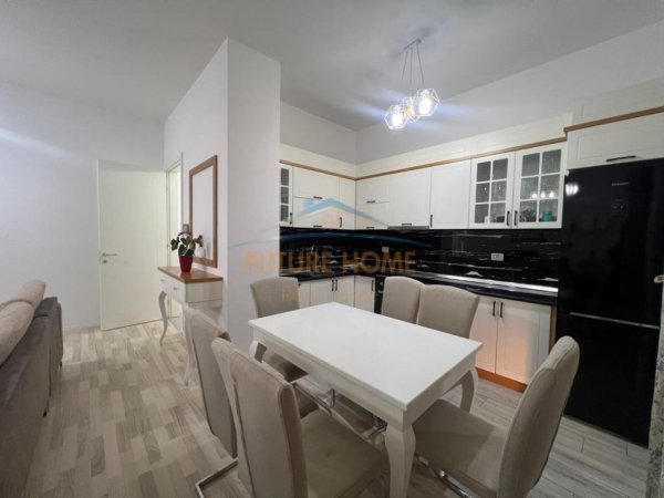 Tirane, jepet me qera apartament Kati 7, 110 m² 1.200 € 