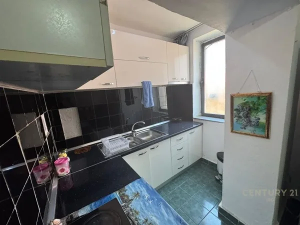 Tirane,shitet apartament 1+1 Kati 1, 59 m² 95.000 € (rruga 4 deshmoret bardhyl)
