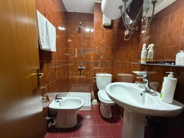 Tirane, shitet apartament Kati 4, 129 m² 260.000 €