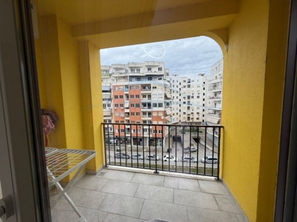 Tirane, jepet me qera apartament Kati 4, 95 m² 570 €