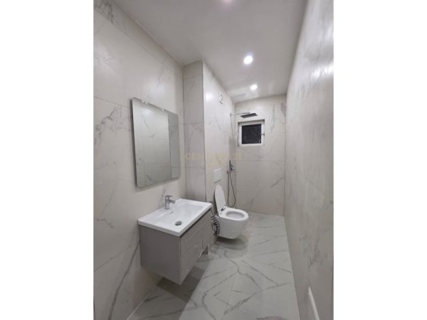 Tirane, shitet apartament 1+1 Kati 1, 77 m² 180.000 € (komuna e parisit)