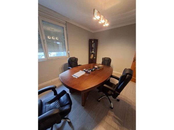 Tirane, jepet me qera zyre Kati 1, 97 m² 700 € 