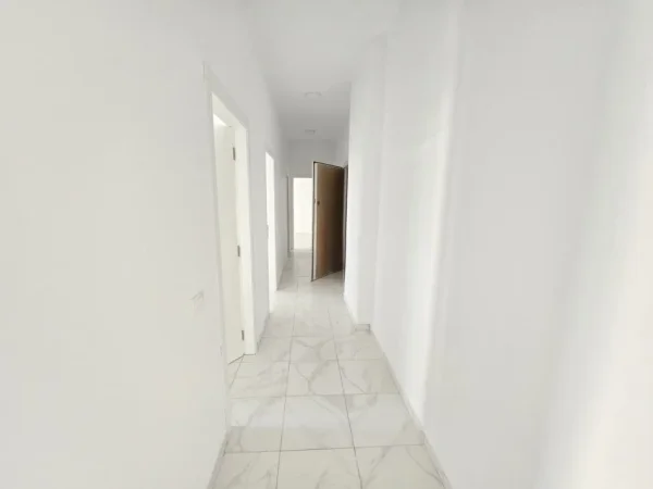 Tirane, shitet apartament 3+1+Ballkon , 111 m² 320.000 € (Square 21)