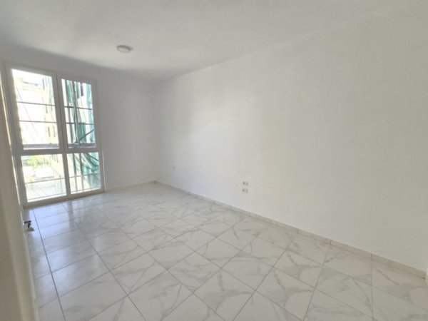 Tirane, shitet apartament 3+1+Ballkon , 111 m² 320.000 € (Square 21)