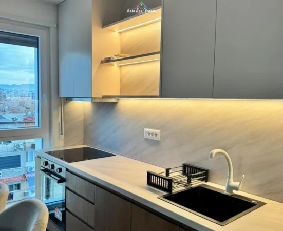 Tirane, jepet me qera apartament 1+1+Ballkon Kati 4, 50 m² 700 € (Xhanfize Keko)