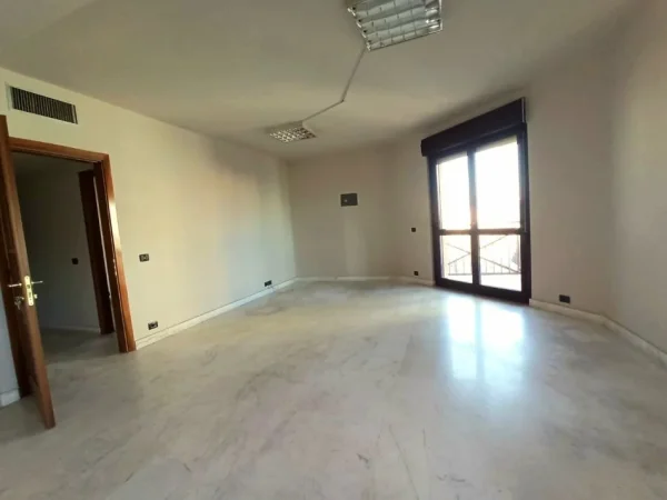 Tirane, jepet me qera apartament 2+1+Aneks+Ballkon Kati 7, 131 m² 2.000 € (Qender)