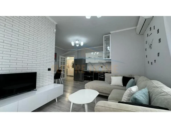 Tirane, jepet me qera apartament 2+1+2 Kati 7, 96 m² 550 € (ASTIR)