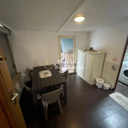 Tirane, jepet me qera apartament 3+1 Kati 6, 140 m² 600 € (21 Dhjetori)