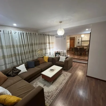 Tirane, jepet me qera apartament 3+1 Kati 6, 140 m² 600 € (21 Dhjetori)