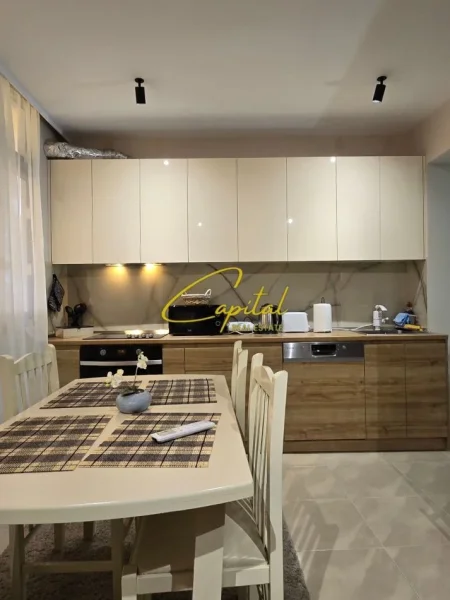 Tirane, jepet me qera apartament 1+1 Kati 2, 65 m² 670 € (QENDER)