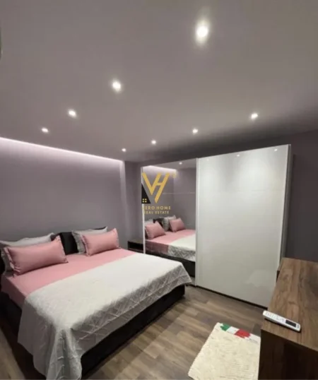 Tirane, jepet me qera apartament 1+1+Ballkon Kati 10, 60 m² 700 € (STACIONI I TRENIT)