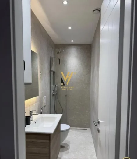 Tirane, jepet me qera apartament 1+1+Ballkon Kati 10, 60 m² 700 € (STACIONI I TRENIT)