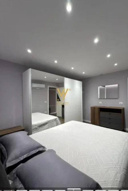 Tirane, jepet me qera apartament 1+1+Ballkon Kati 10, 60 m² 700 € (STACIONI I TRENIT)