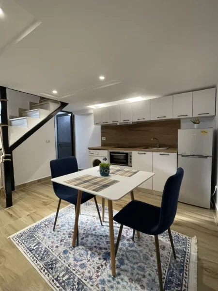 Tirane, jepet me qera nga Pronari, pa-komision garsonier 1+1 Kati 0, 30 m² 500 € (Rruga e Durresit, afer Mullirit)