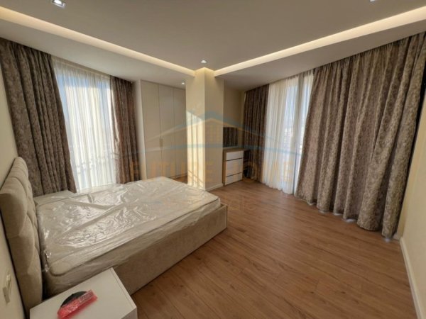 Tirane, jepet me qera apartament 2+1 Kati 5, 104 m² 1.000 € (Golden Tower)
