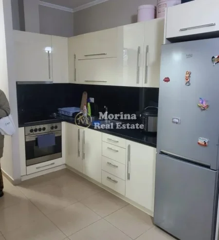 Tirane, jepet me qera apartament 1+1 Kati 5, 60 m² 400 € (Yzberisht)