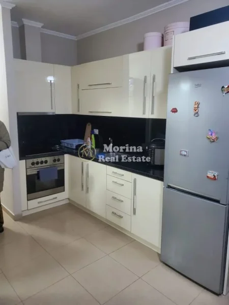 Tirane, jepet me qera apartament 1+1 Kati 5, 60 m² 400 € (Yzberisht)