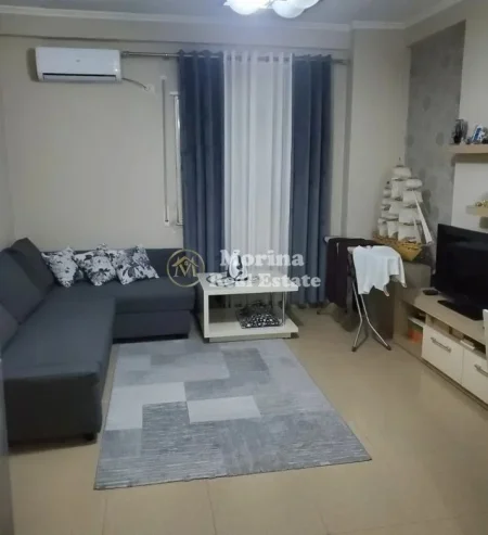Tirane, jepet me qera apartament 1+1 Kati 5, 60 m² 400 € (Yzberisht)