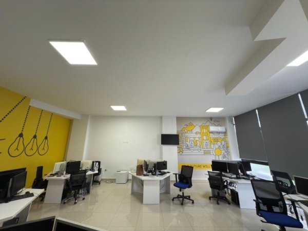 Tirane, jepet me qera zyre Kati 2, 326 m² 2.000 € (Astir)