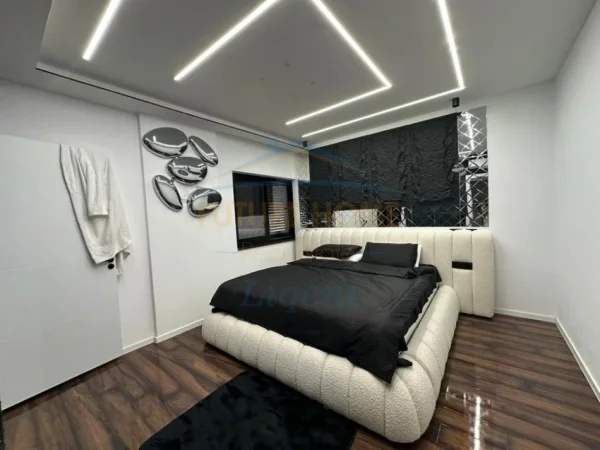 Tirane, jepet me qera apartament 2+1 Kati 6, 120 m² 2.200 € 