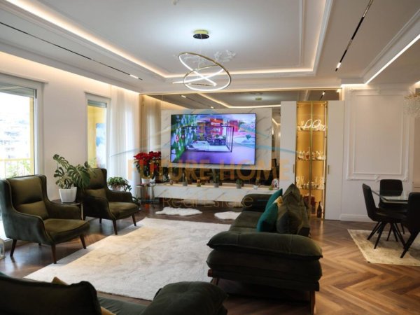Tirane, shitet apartament 4+1+Aneks+Ballkon Kati 4, 257 m² 650.000 € (SELITE)