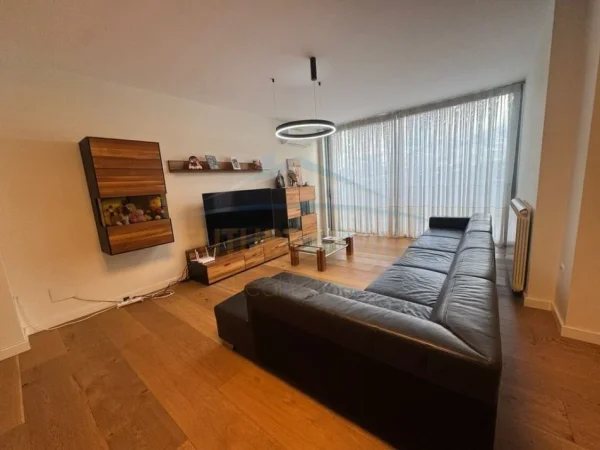 Tirane, shitet apartament 3+1 Kati 2, 240 m² 480.000 € (Kinostudio)
