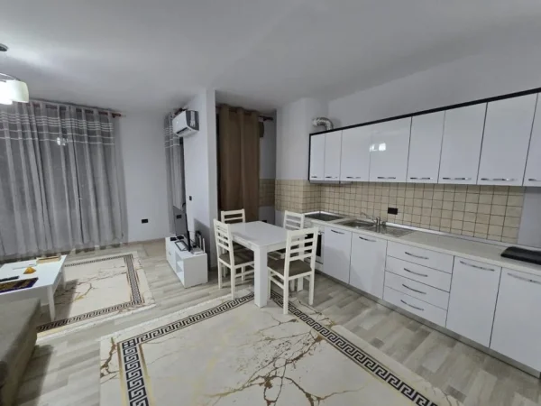 Tirane, jepet me qera apartament 2+1 Kati 8, 105 m² 700 € (RRUGA BARDHOK BIBA)