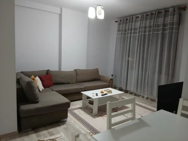 Tirane, jepet me qera apartament 2+1 Kati 8, 105 m² 700 € (RRUGA BARDHOK BIBA)