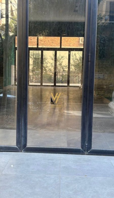 Tirane, jepet me qera ambjent biznesi Kati 0, 86 m² 920 € (21 DHJETORI)