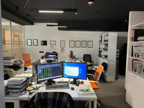 Tirane, jepet me qera zyre Kati 2, 72 m² 1.100 € (Pazari i Ri)