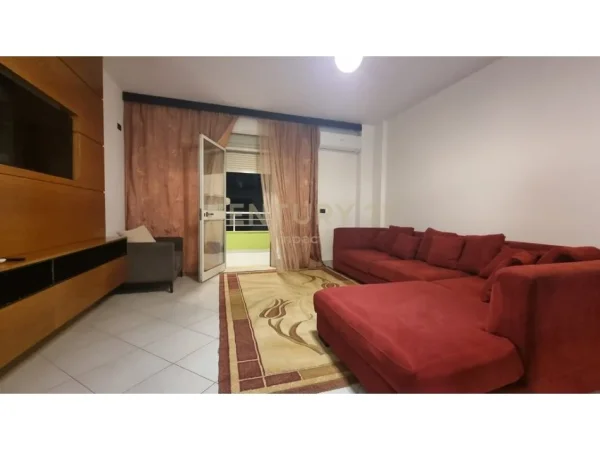 Tirane, jepet me qera apartament 1+1 Kati 5, 92 m² 500 € 