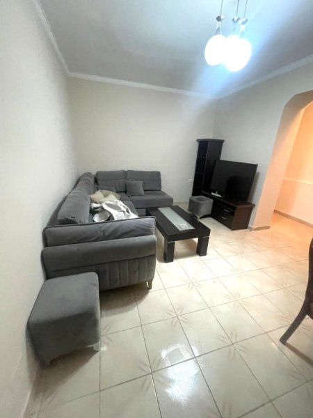 Jepet me Qira Apartament 2+1 tek Varri i Bamit ne Xhamllik,  500 €URO