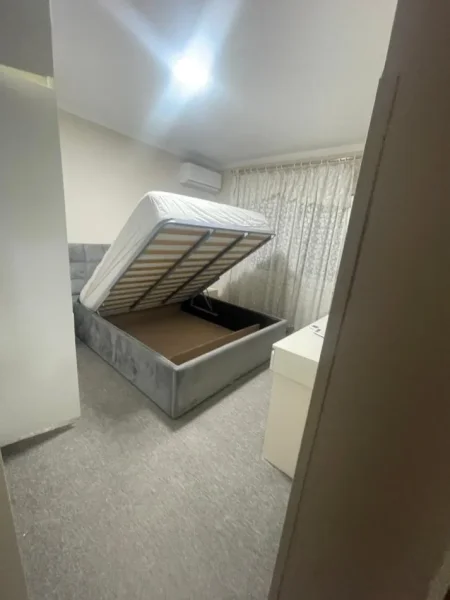 Jepet me Qira Apartament 2+1 tek Varri i Bamit ne Xhamllik,  500 €URO
