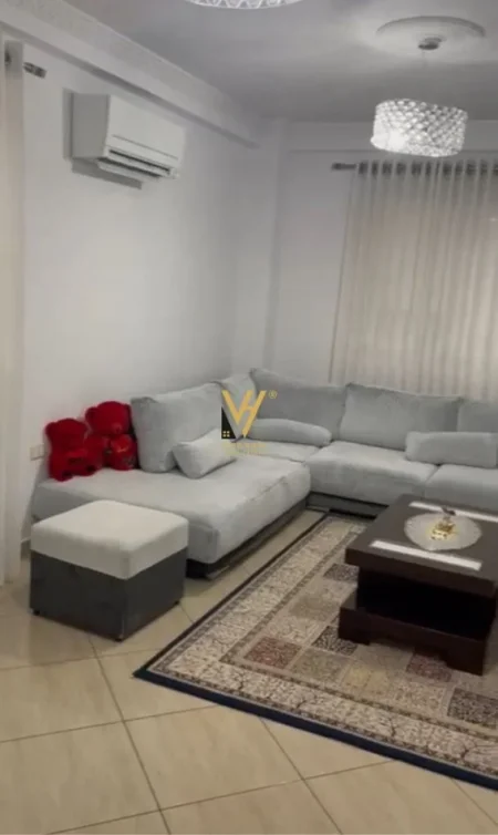 Tirane, jepet me qera apartament 2+1+Ballkon Kati 3, 90 m² 700 € (JORDAN MISJA)