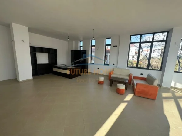 Tirane, jepet me qera ambjent biznesi Kati 2, 90 m² 450 € (Babrru)