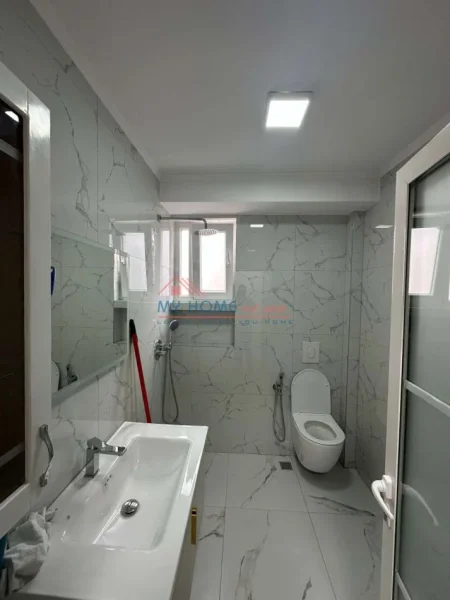 Tirane, jepet me qera apartament 2+1+Ballkon Kati 4, 74 m² 600 € (Don Bosko)
