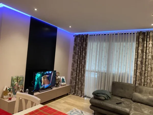 Tirane, jap me qera apartament 2+1 Kati 4, 100 m² 500 € (Pallatet Cabej)