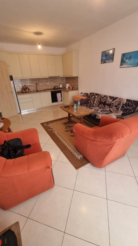 Jepet me Qira Apartament 2+1 ne Astir me Cmimin 400 mije leke/muaji,  400 €URO