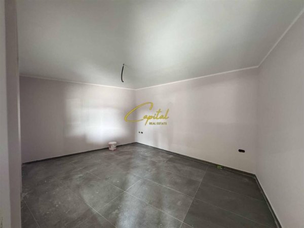 Tirane, jepet me qera magazine Kati 0, 280 m² 1.200 € (VORE)