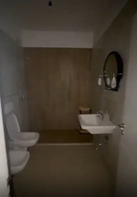 Tirane, jap me qera apartament 2+1 Kati 5, 100 m² 600 € (Komuna e Parisit)