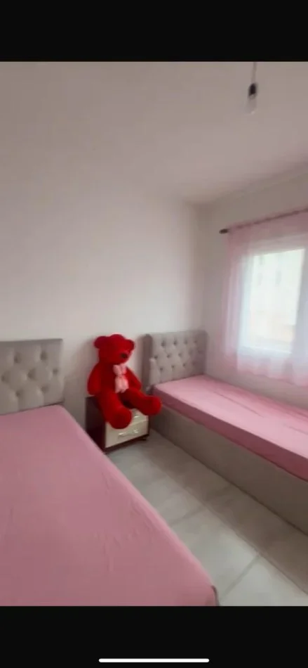 Tirane, jap me qera apartament 2+1 Kati 5, 100 m² 600 € (Komuna e Parisit)