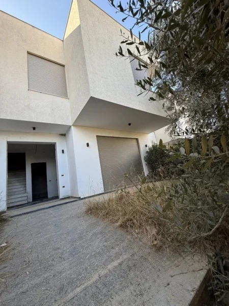 Tirane, shitet Vile 3+1+Ballkon Kati 1, 175 m² 330.000 € (Kodra Diellit)