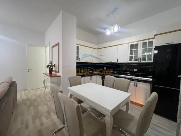 Tirane, jepet me qera apartament 2+1 Kati 8, 122 m² 1.200 € (Delijorgji)
